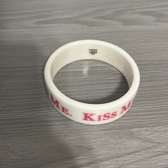 Vintage Plastic Bangle Bracelet, Kiss Me, White, Pink, Two's Company, Boho - Picture 4 of 6